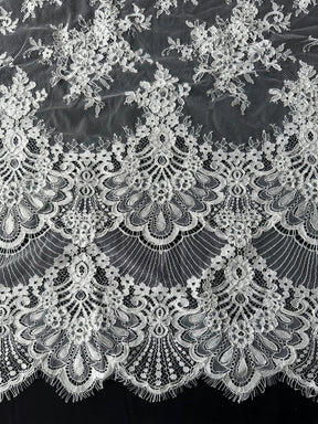 Elfenbeinfarbene Kordelspitze mit Blumenmuster – Faraday