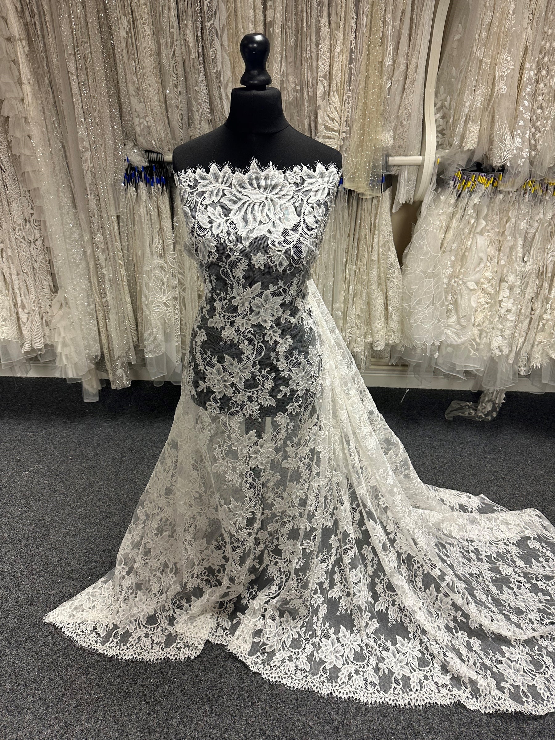 Elfenbeinfarbene Kordelspitze – Fia