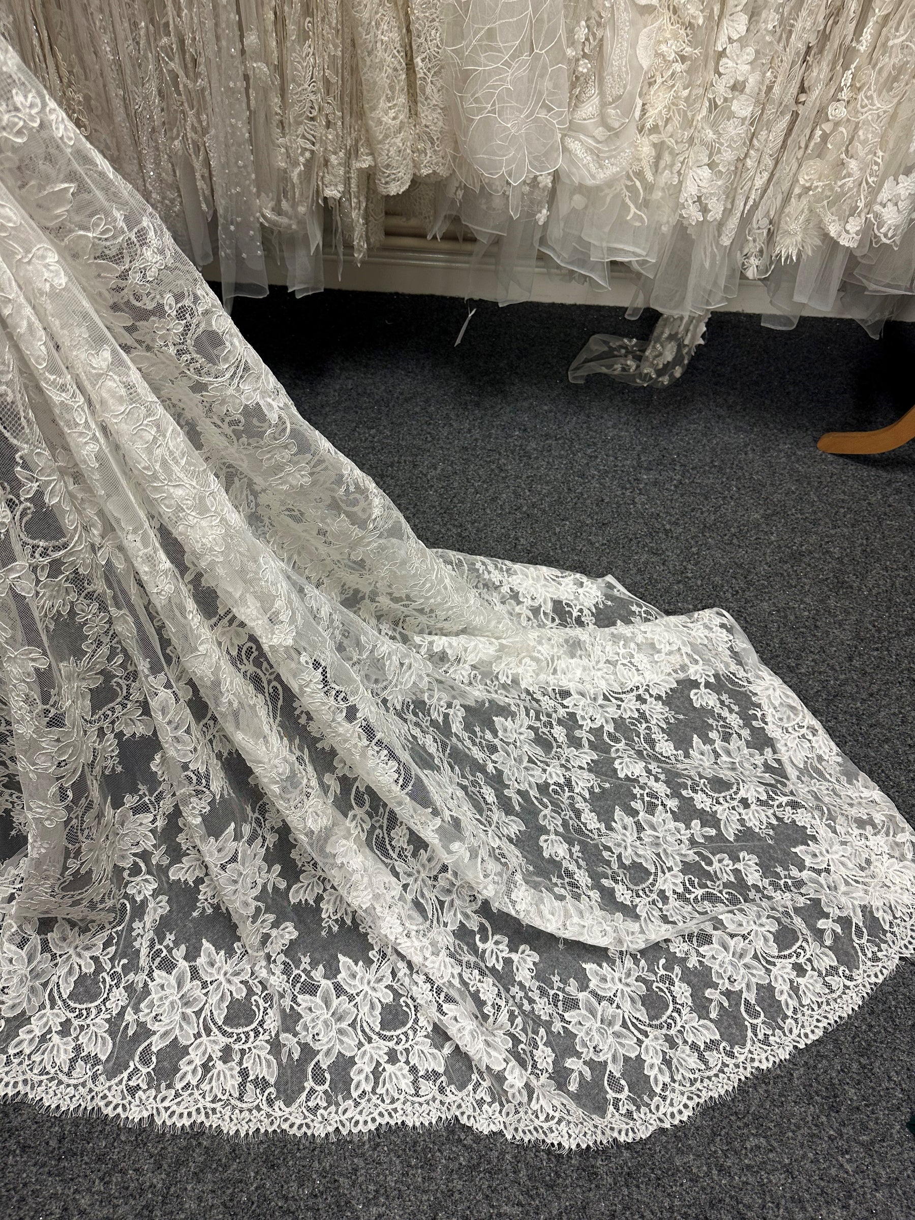 Elfenbeinfarbene Kordelspitze – Fia