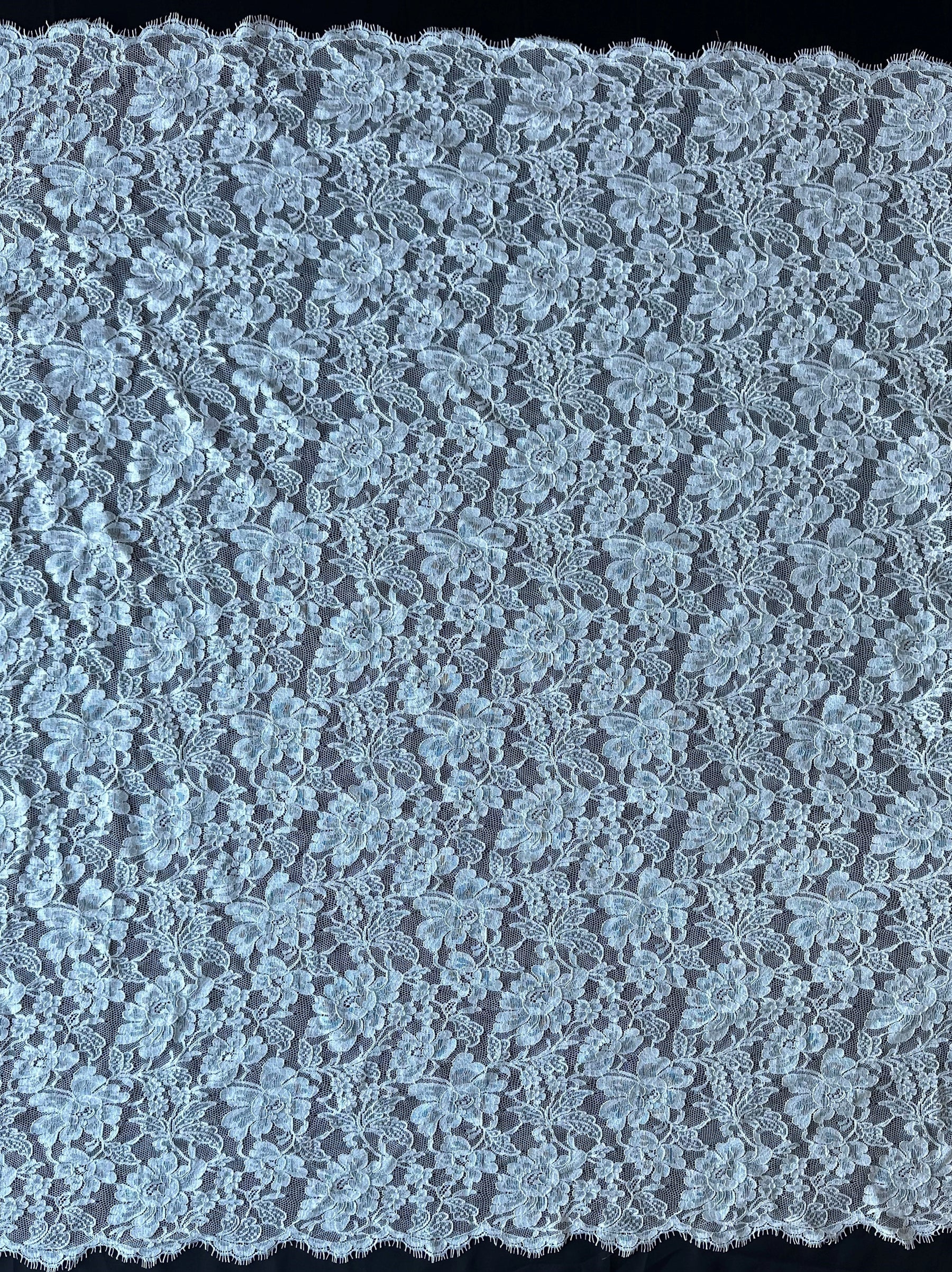 Elfenbeinfarbener Chantilly-Spitzenbesatz mit Kordel - Grusso