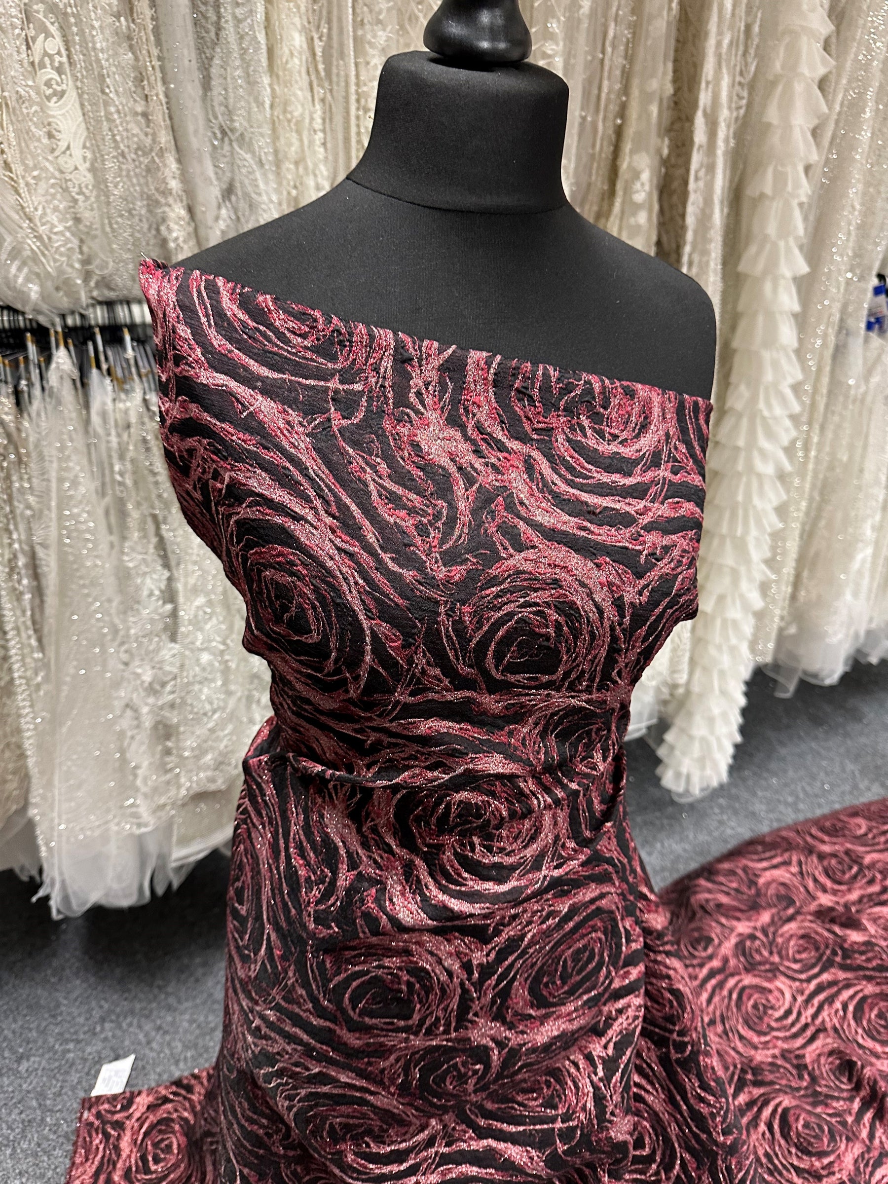 Roter Jacquard-Blumenbrokat - Hijack