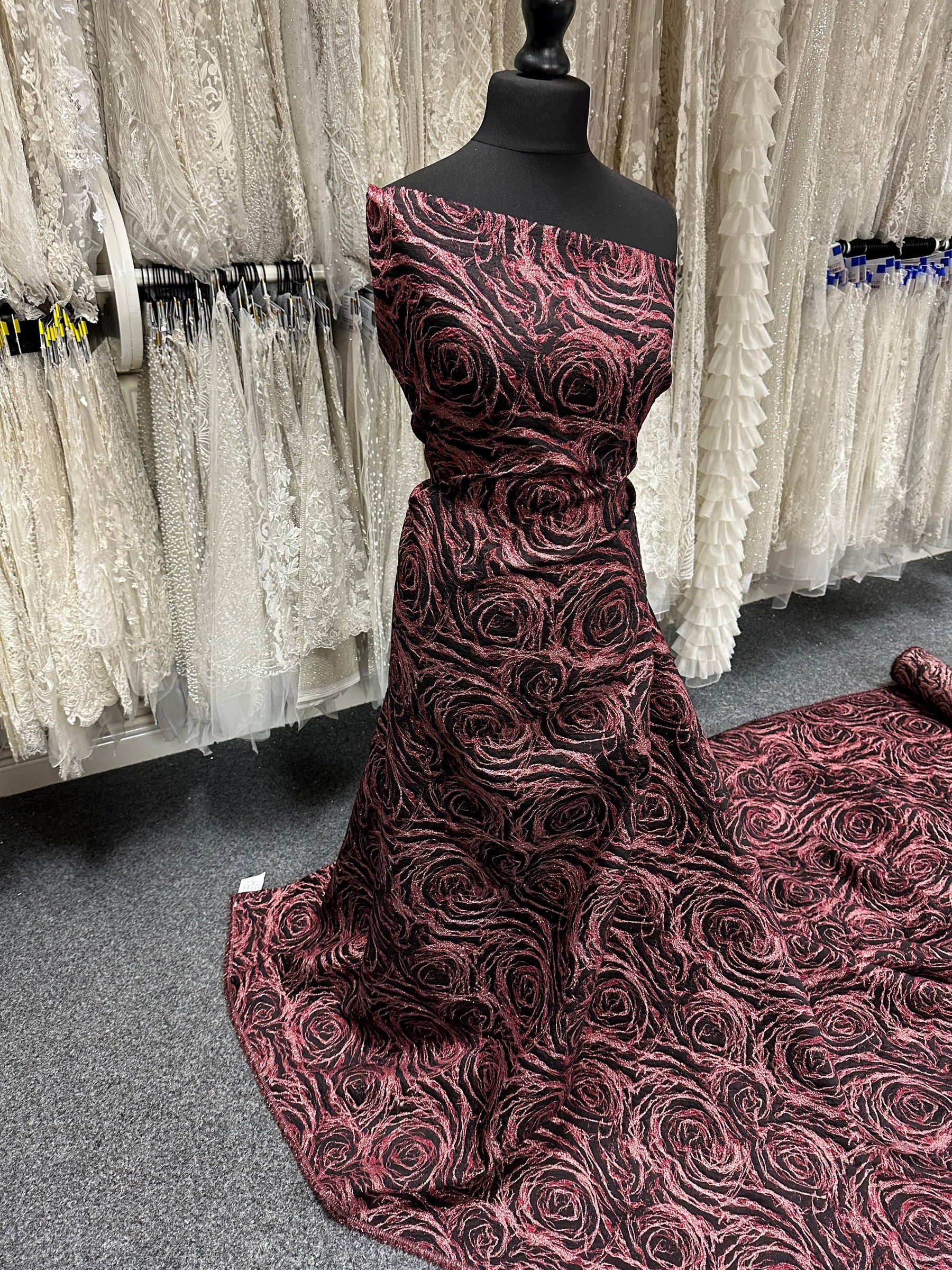 Roter Jacquard-Blumenbrokat - Hijack