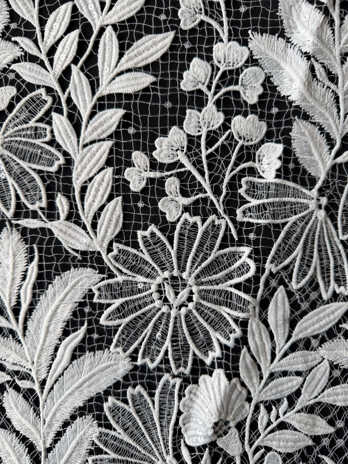 Brautspitze mit Pailletten in Elfenbein - EB3049