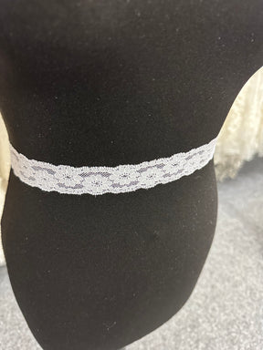 Weißer Spitzenbesatz - T 738 (CF)