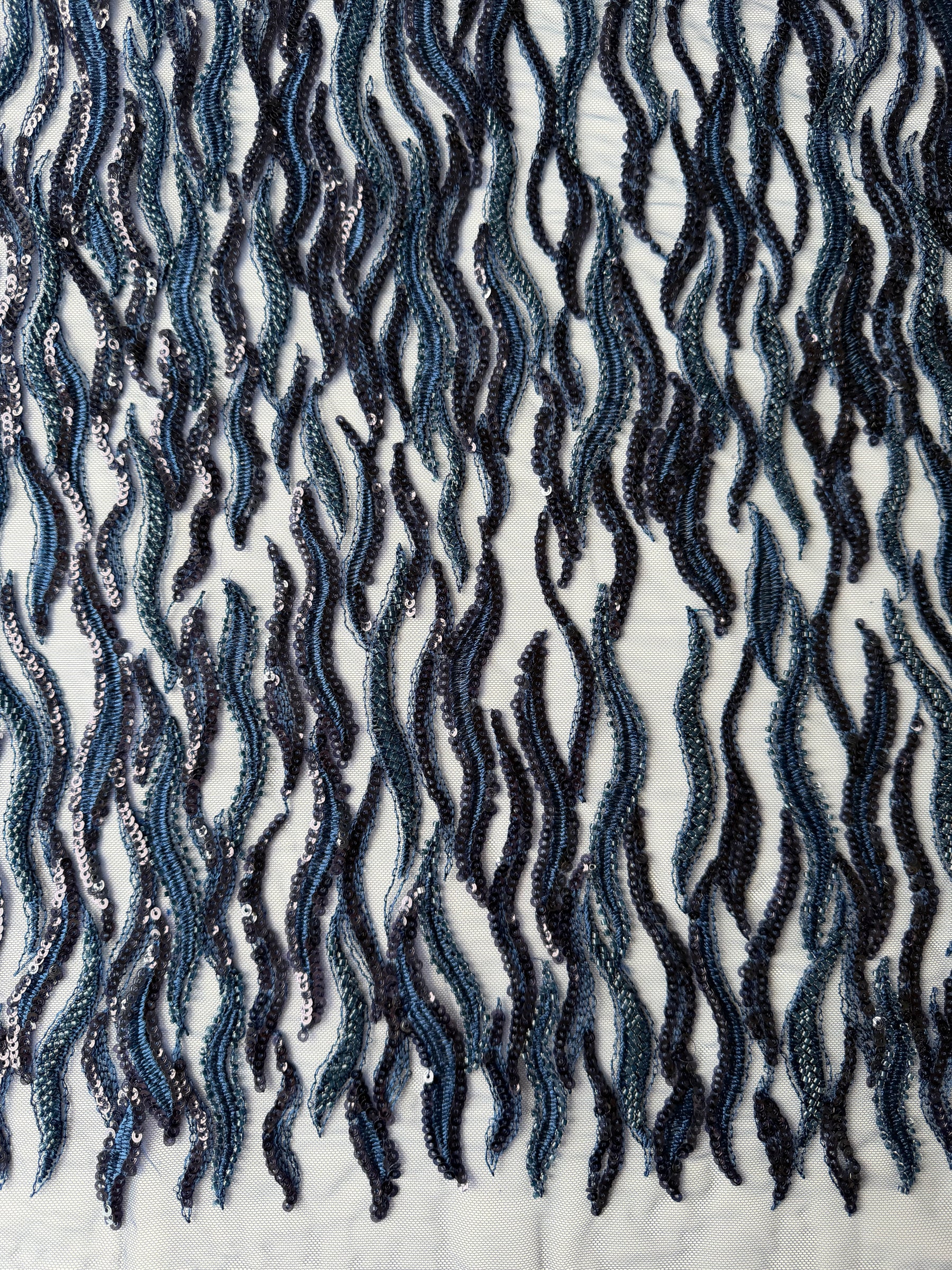 Neues marineblaues, besticktes Perltüll - EB1089