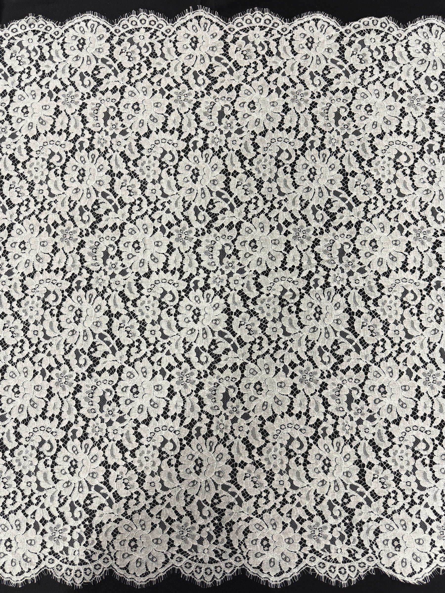 Elfenbeinfarbene Chantilly-Spitze - LA4001