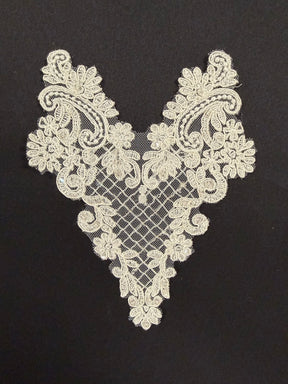Elfenbeinfarbene Paillettenapplikation – T897