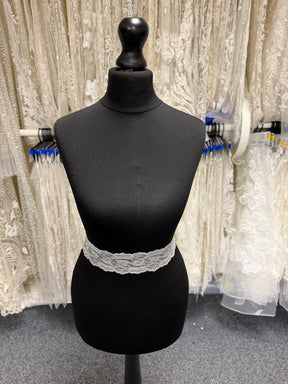 Ivory French Lace Trim  - T596
