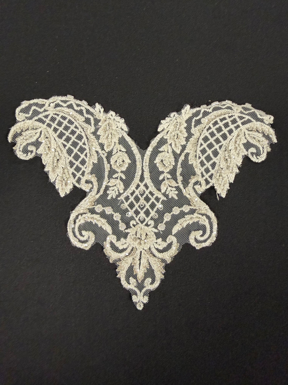 Elfenbein/Silber Perlenapplikation - T566