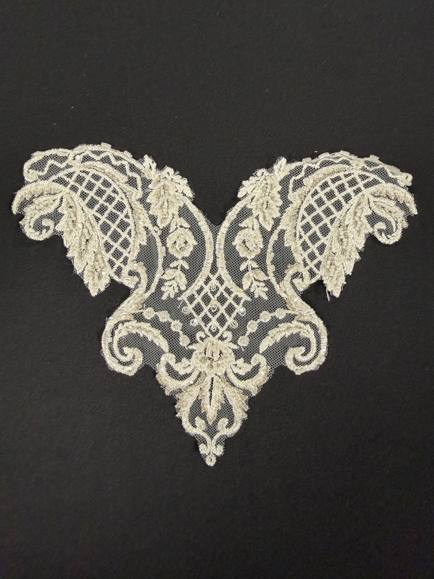 Elfenbein/Silber Perlenapplikation - T566