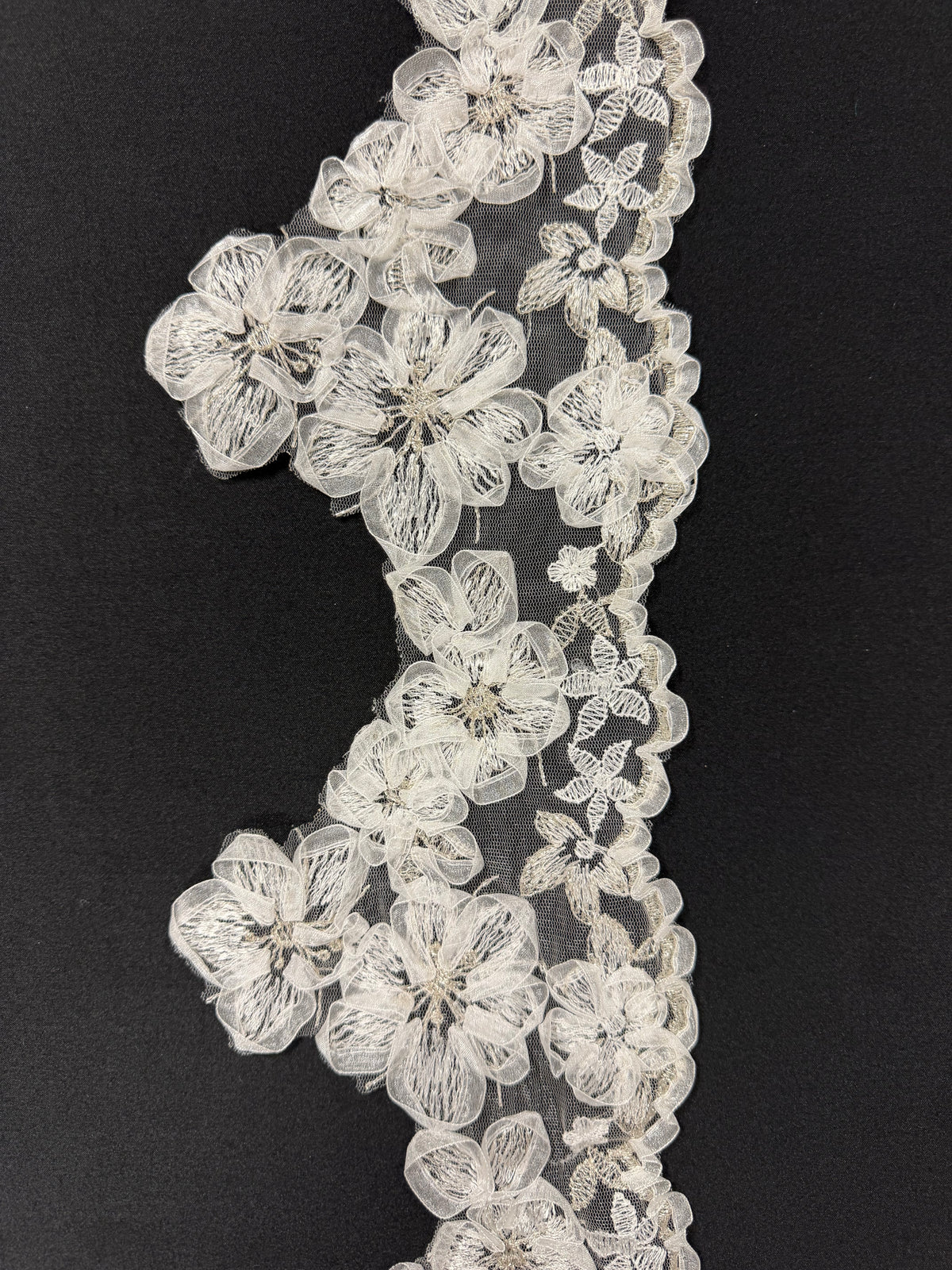 Elfenbeinfarbene 3D-Borte – T201