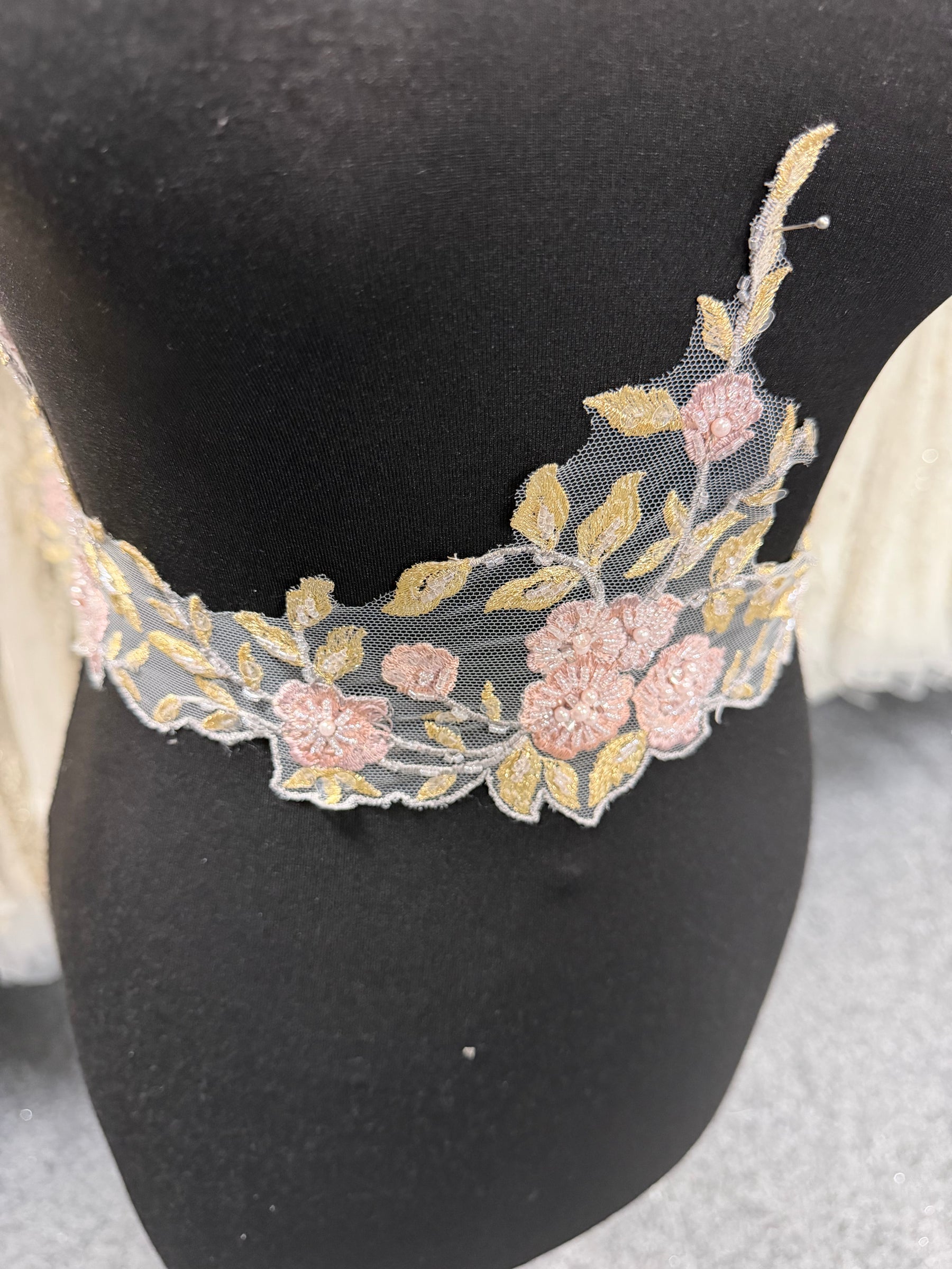 Pfingstrosenrosa Spitzenbesatz – Jessica