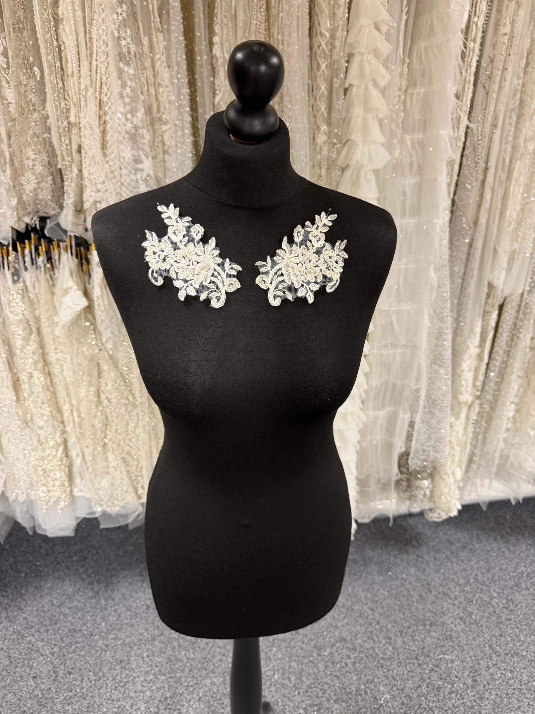 Ivory Beaded Lace Appliques - T893