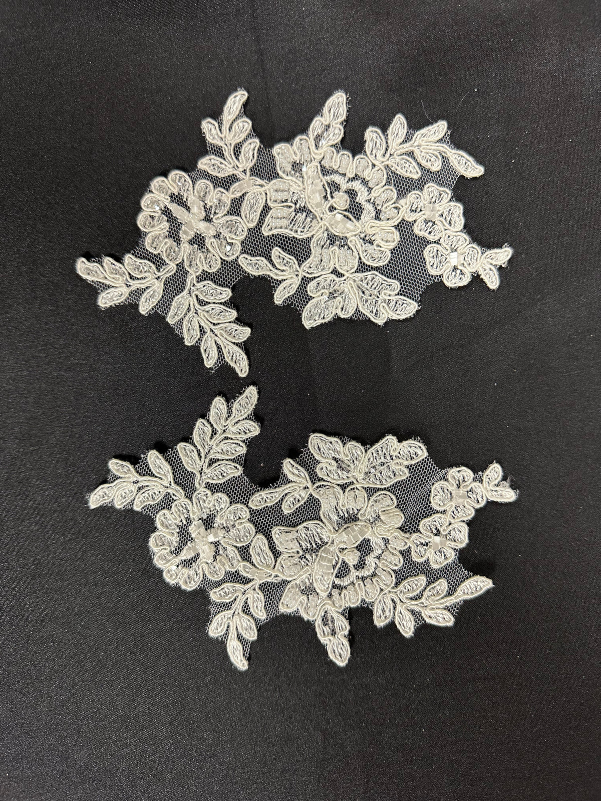 Elfenbeinfarbene Perlenspitzenapplikationen - AP 265 (CF)