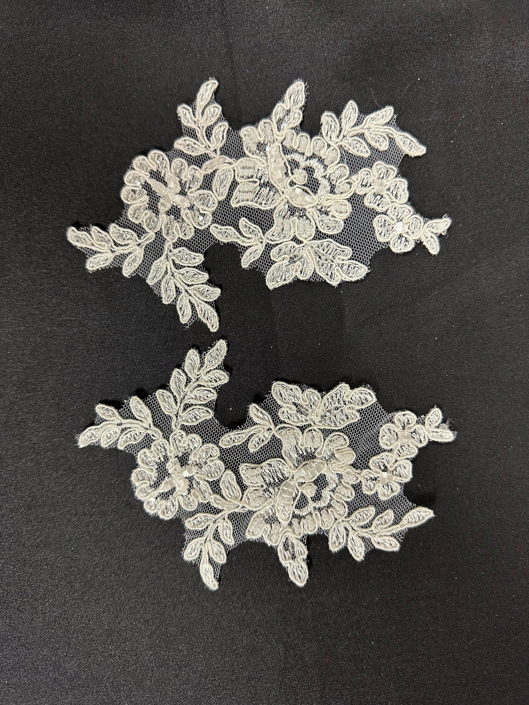 Elfenbeinfarbene Perlenspitzenapplikationen - AP 265 (CF)