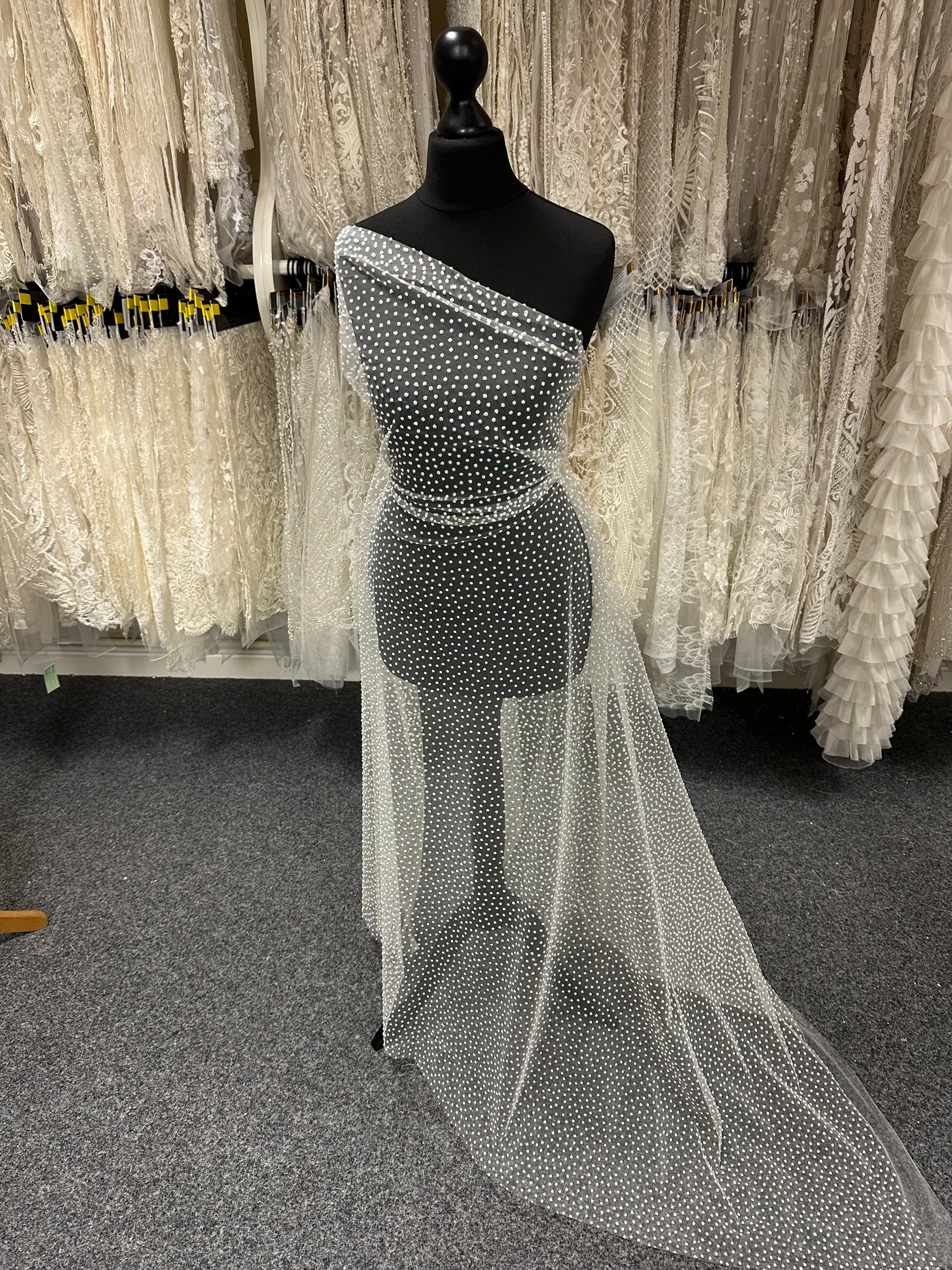 Elfenbeinfarbene Glitzerspitze – Beiläufig