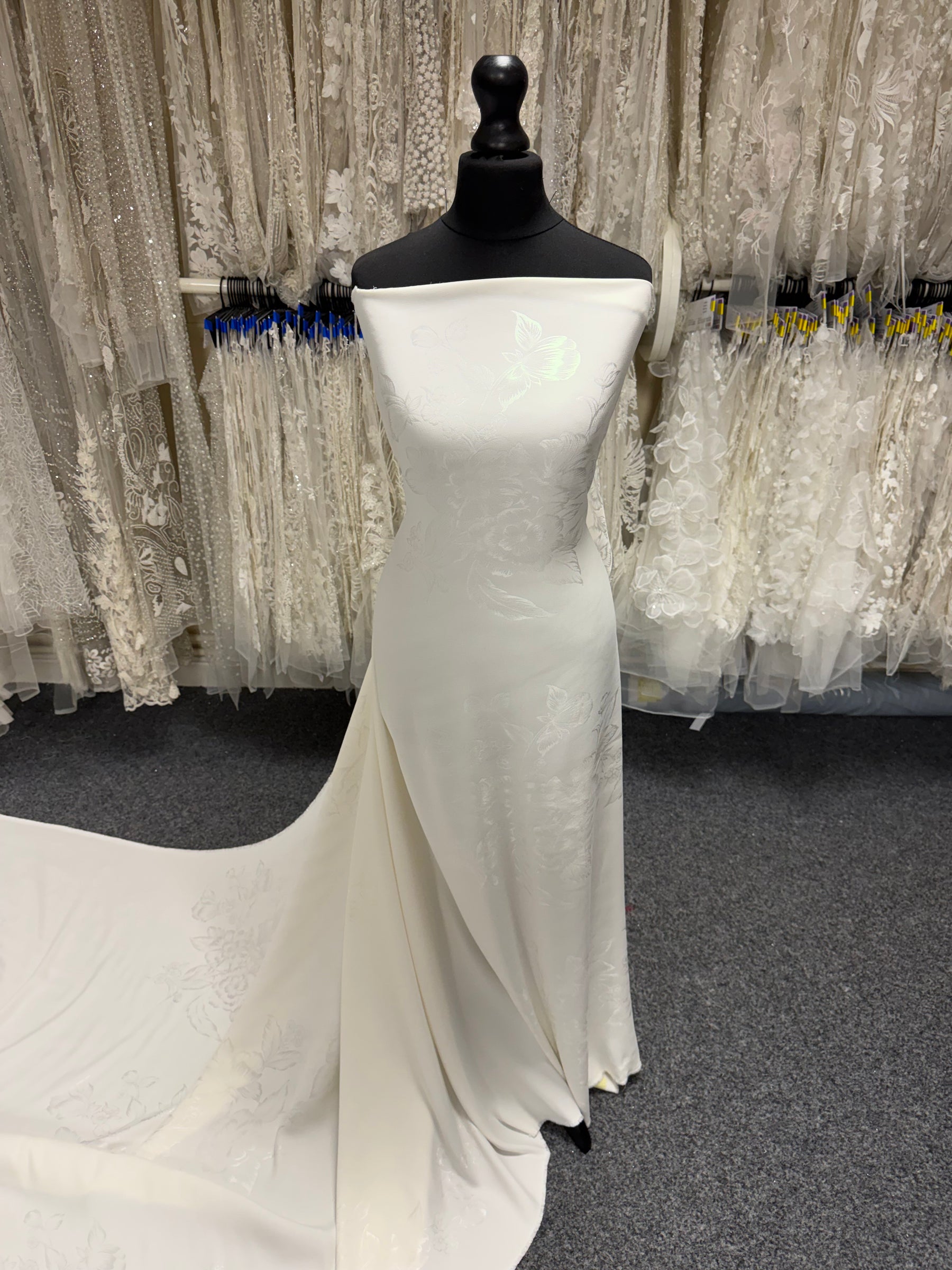 Elfenbeinfarbener italienischer Brokat - BR1014