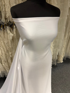 Weißer Polyester-Satin-Crêpe - P60