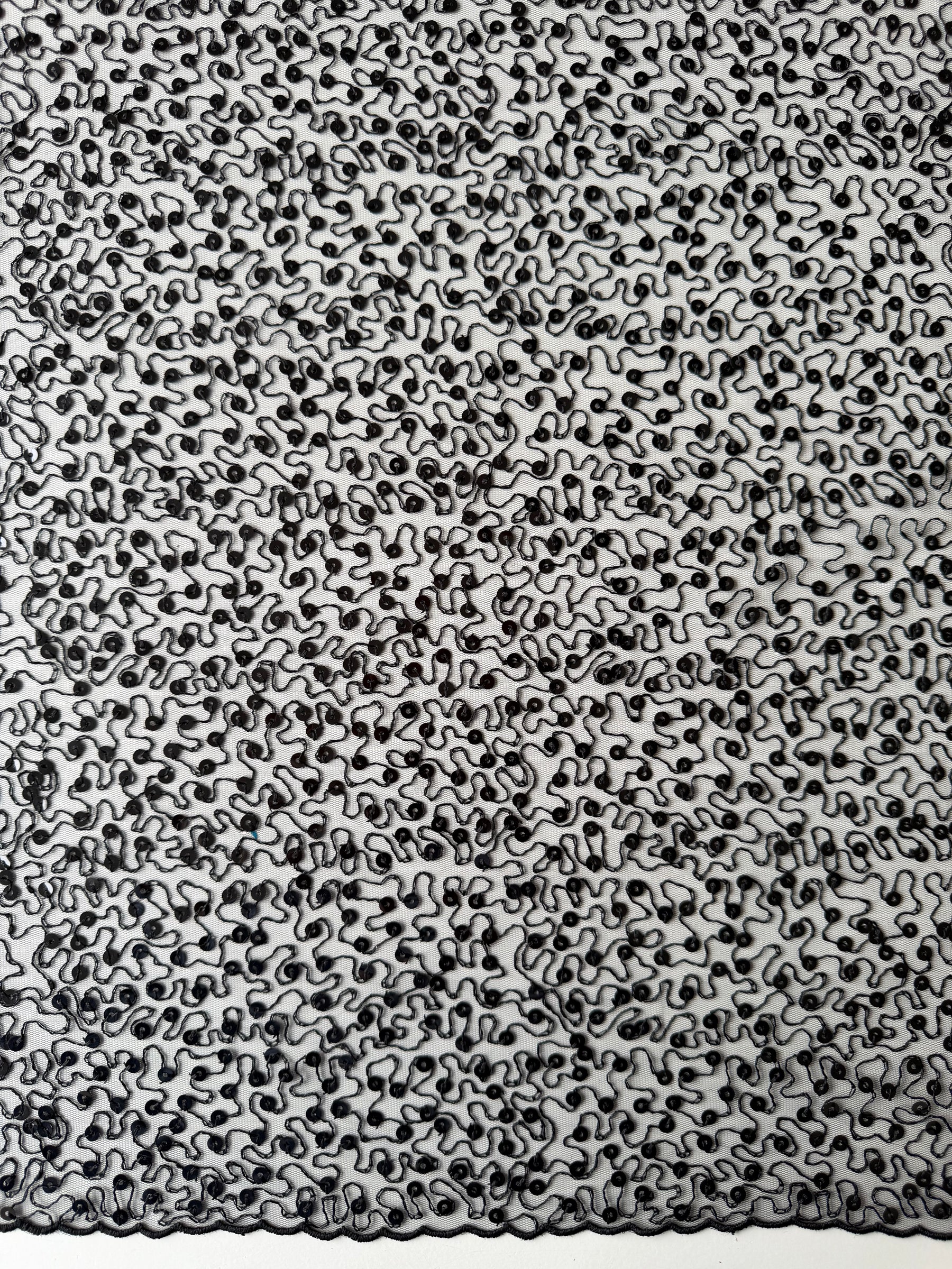 Schwarzer, bestickter Paillettentüll – EB3001