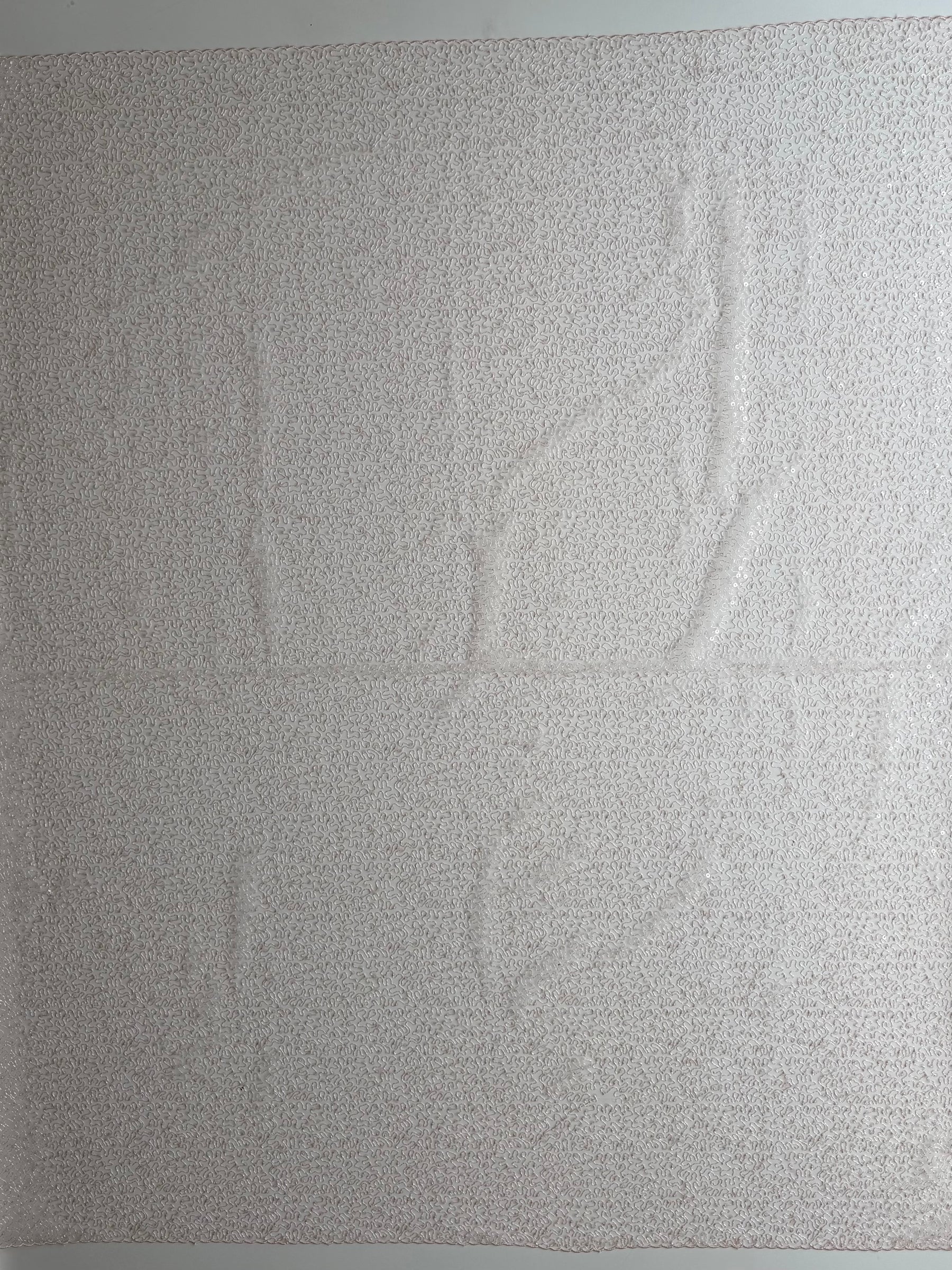 Antikrosenbestickter Paillettentüll – EB3001