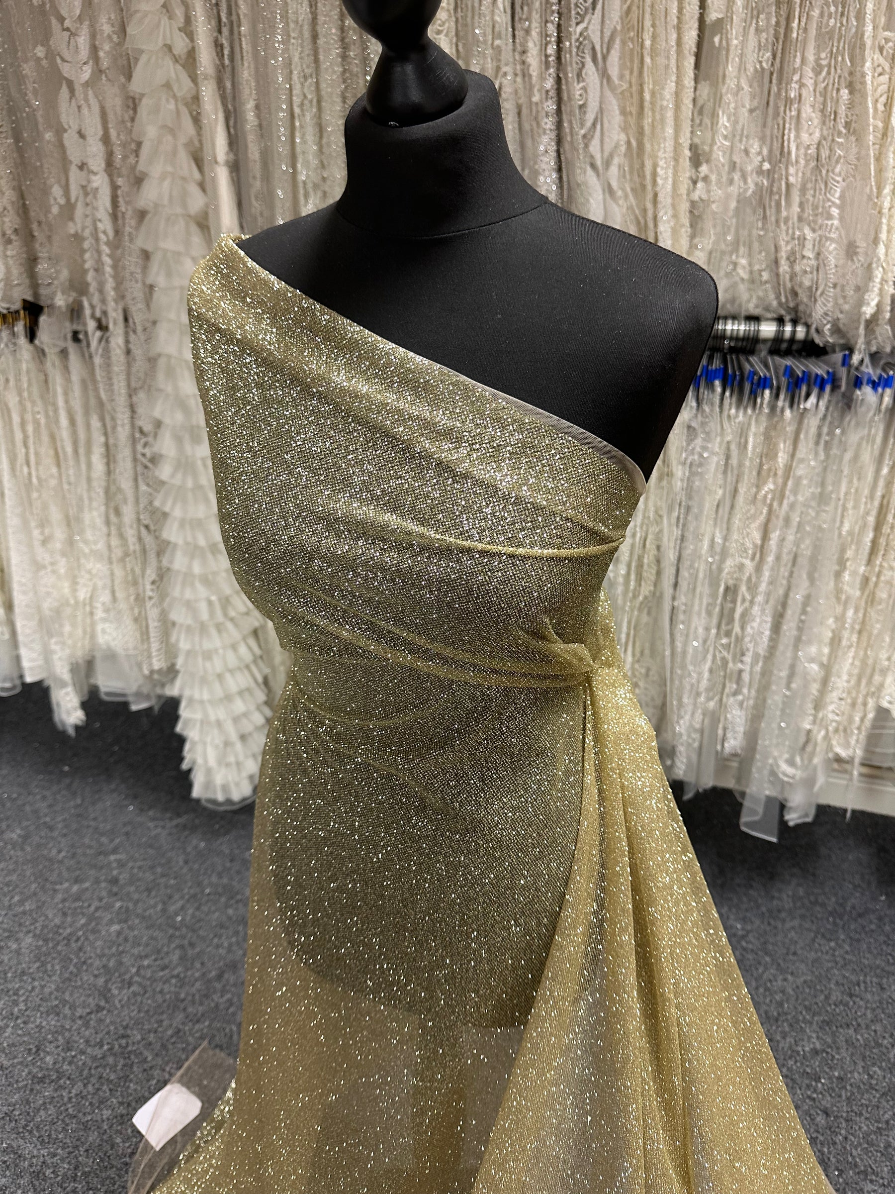 Schwarzer Glitzertüll - Glänzend