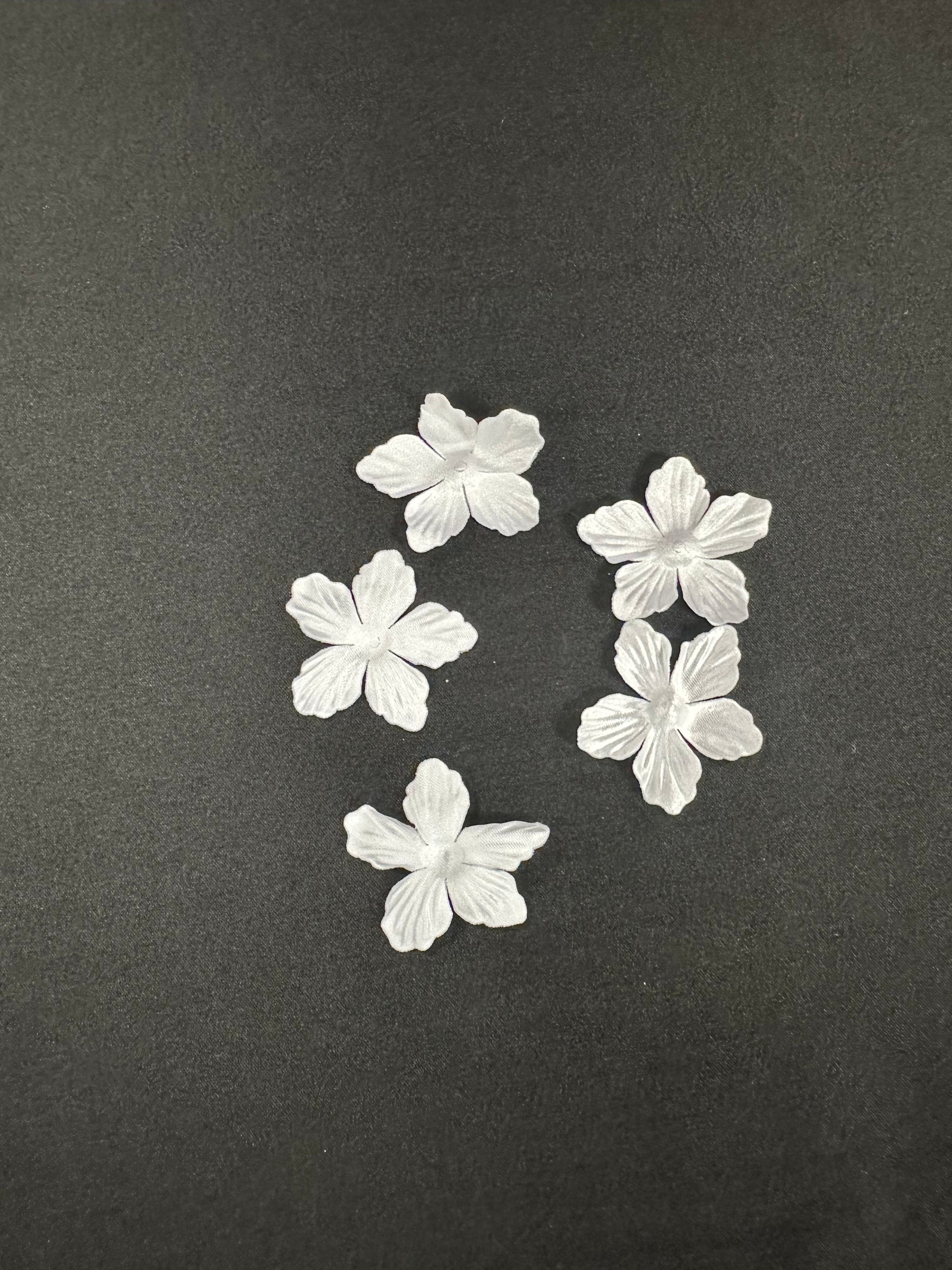 Weiße 5-blättrige Blüten - MM0030 (Beutel mit 144 Stück)