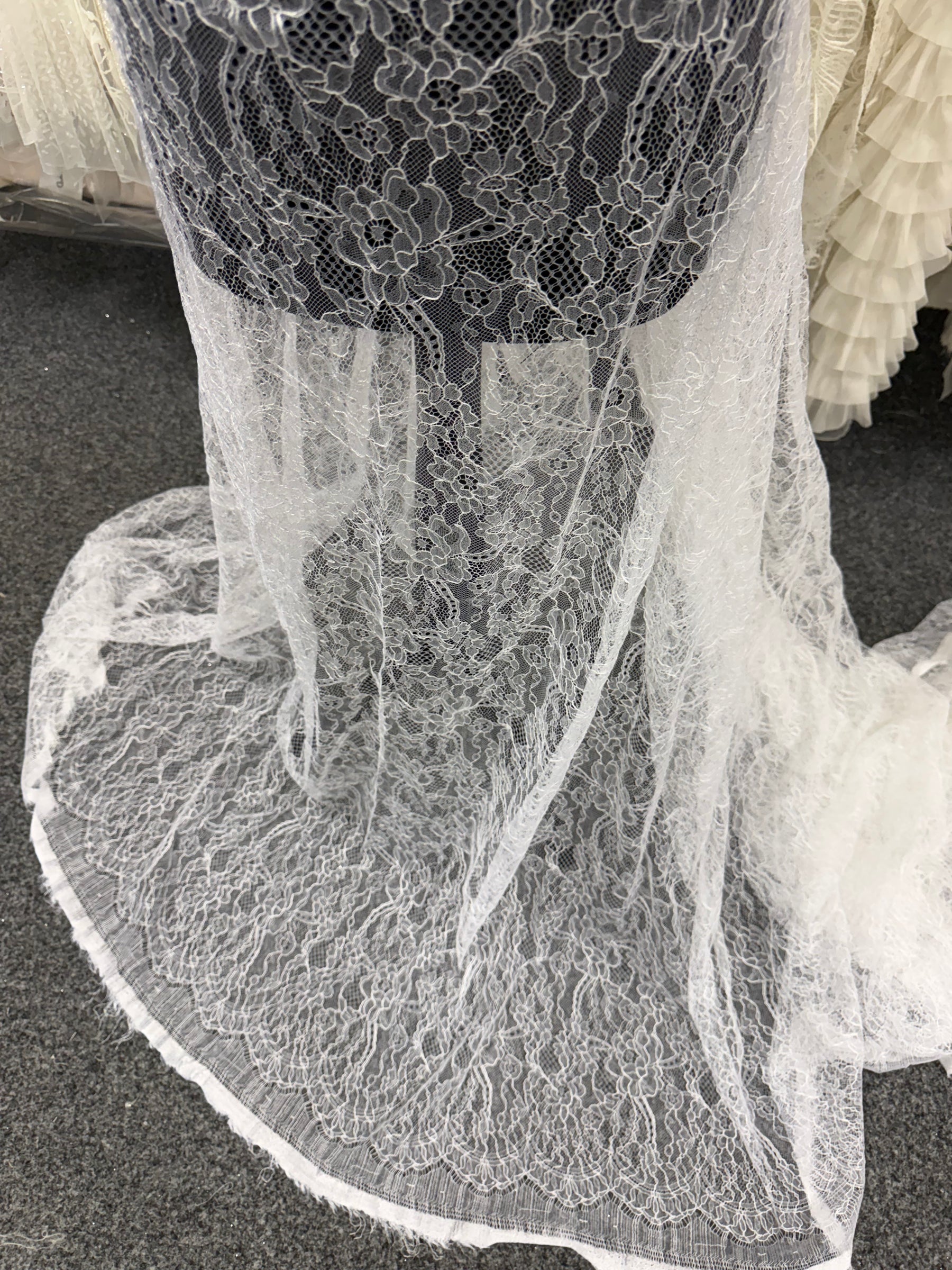 White Leavers Lace - P884