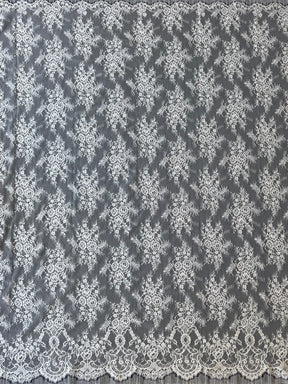 Elfenbeinfarbene Chantilly-Spitze - P729