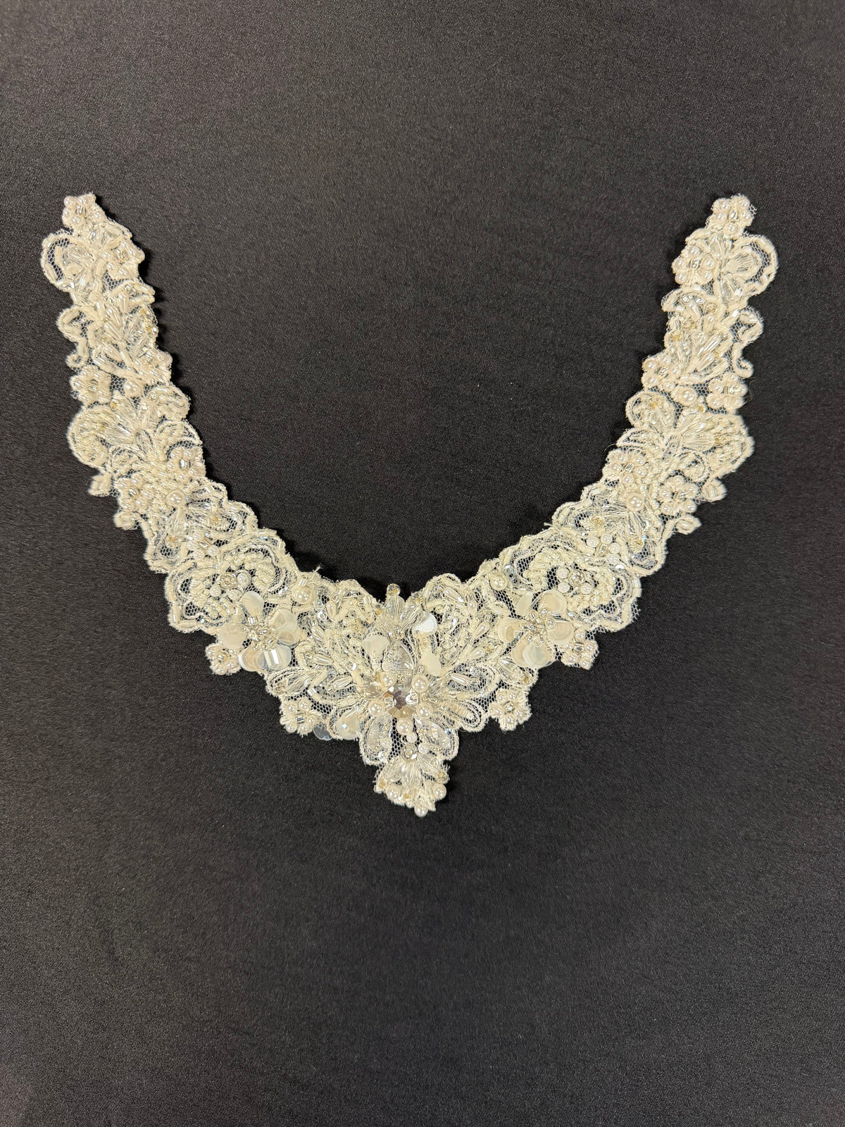 Elfenbein/Silber Perlenapplikation – T608