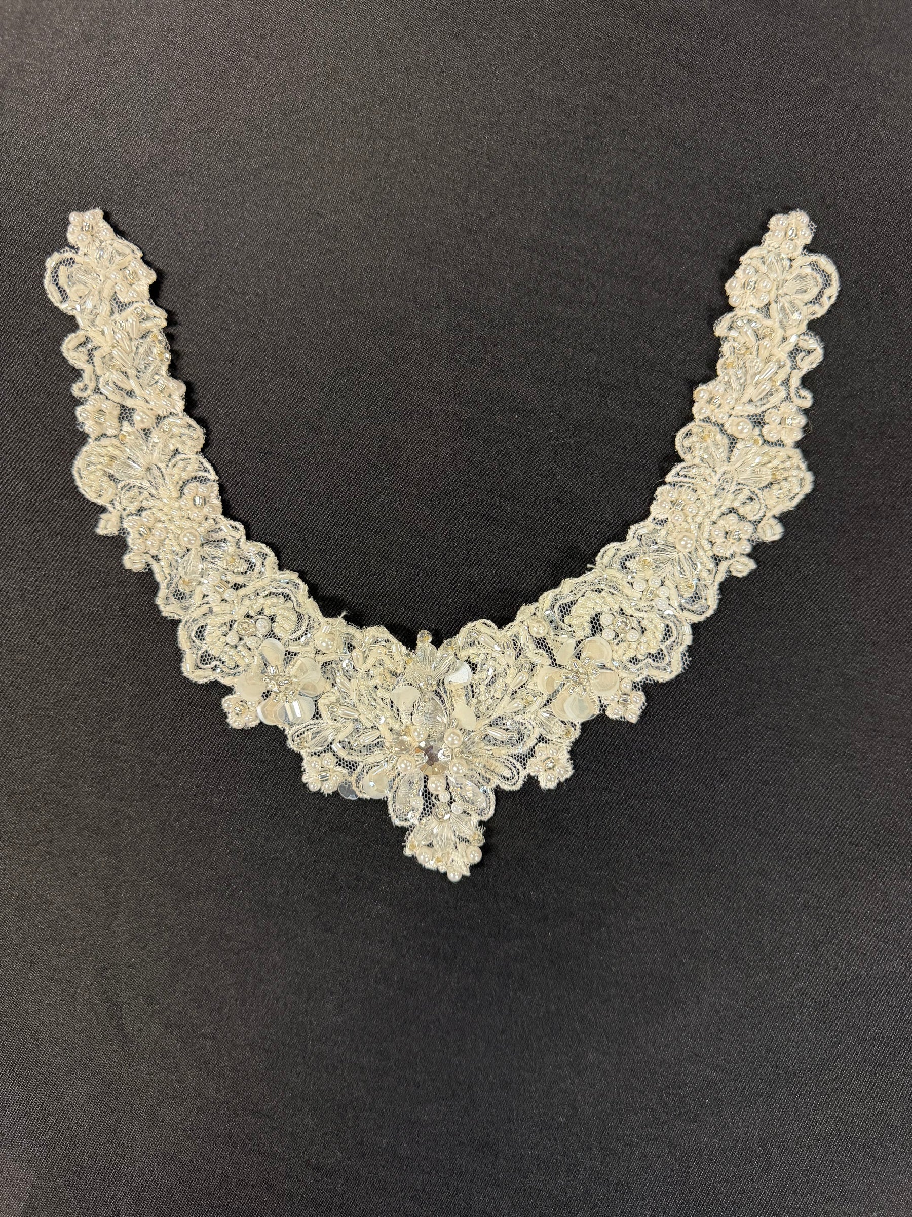 Elfenbein/Silber Perlenapplikation – T608