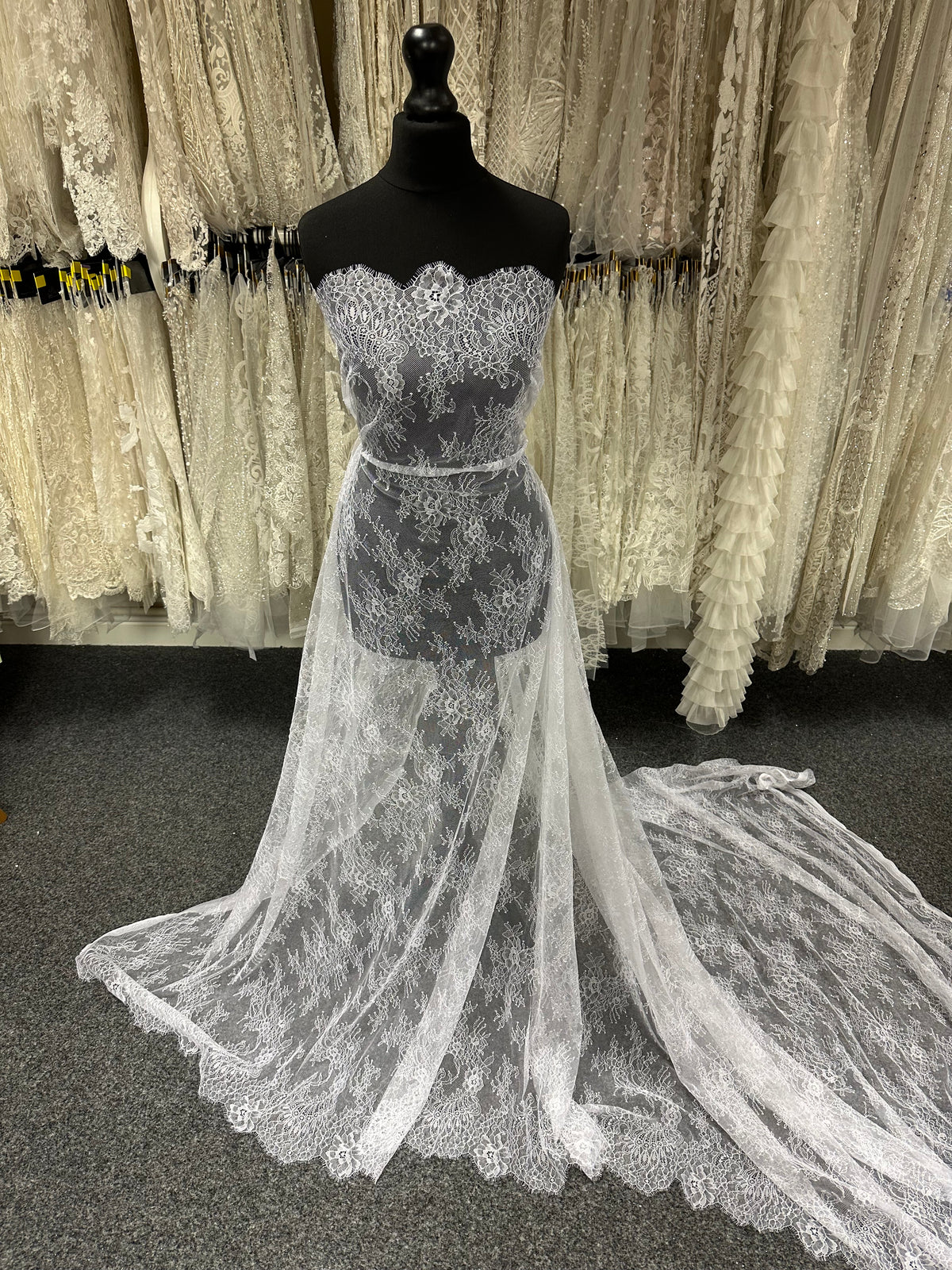 Weiße Raschelspitze - P223