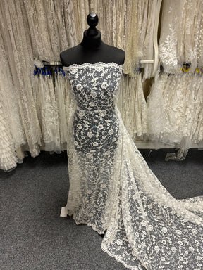 Elfenbeinfarbene Kordelstickerei - P430