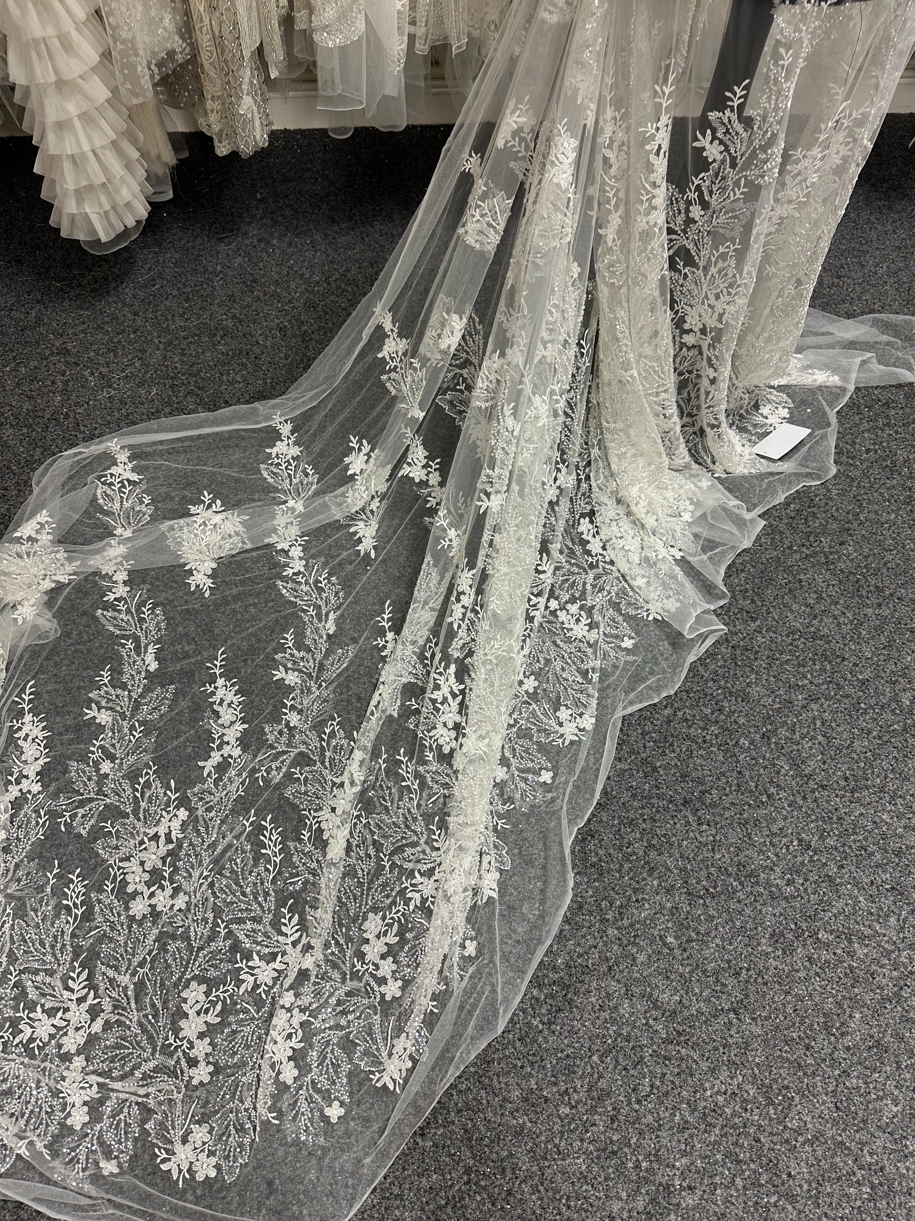 Elfenbeinfarbene Perlenstickerei-Spitze - EB1099