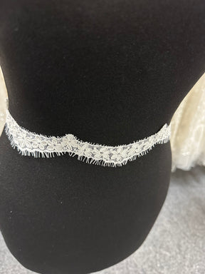 Elfenbeinfarbene Kordelspitze - T683