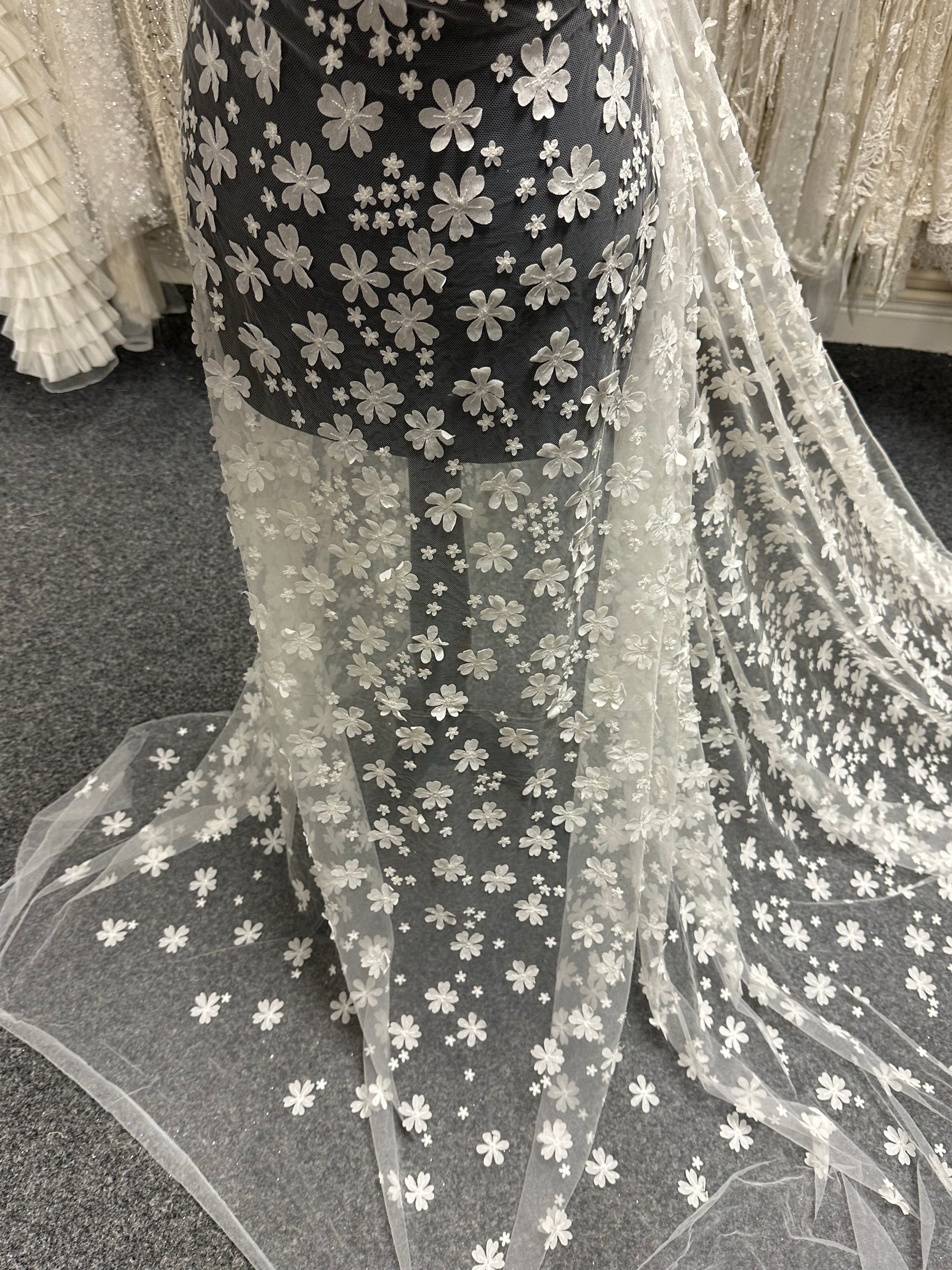 Elfenbeinfarbene bestickte Spitze - EB5046