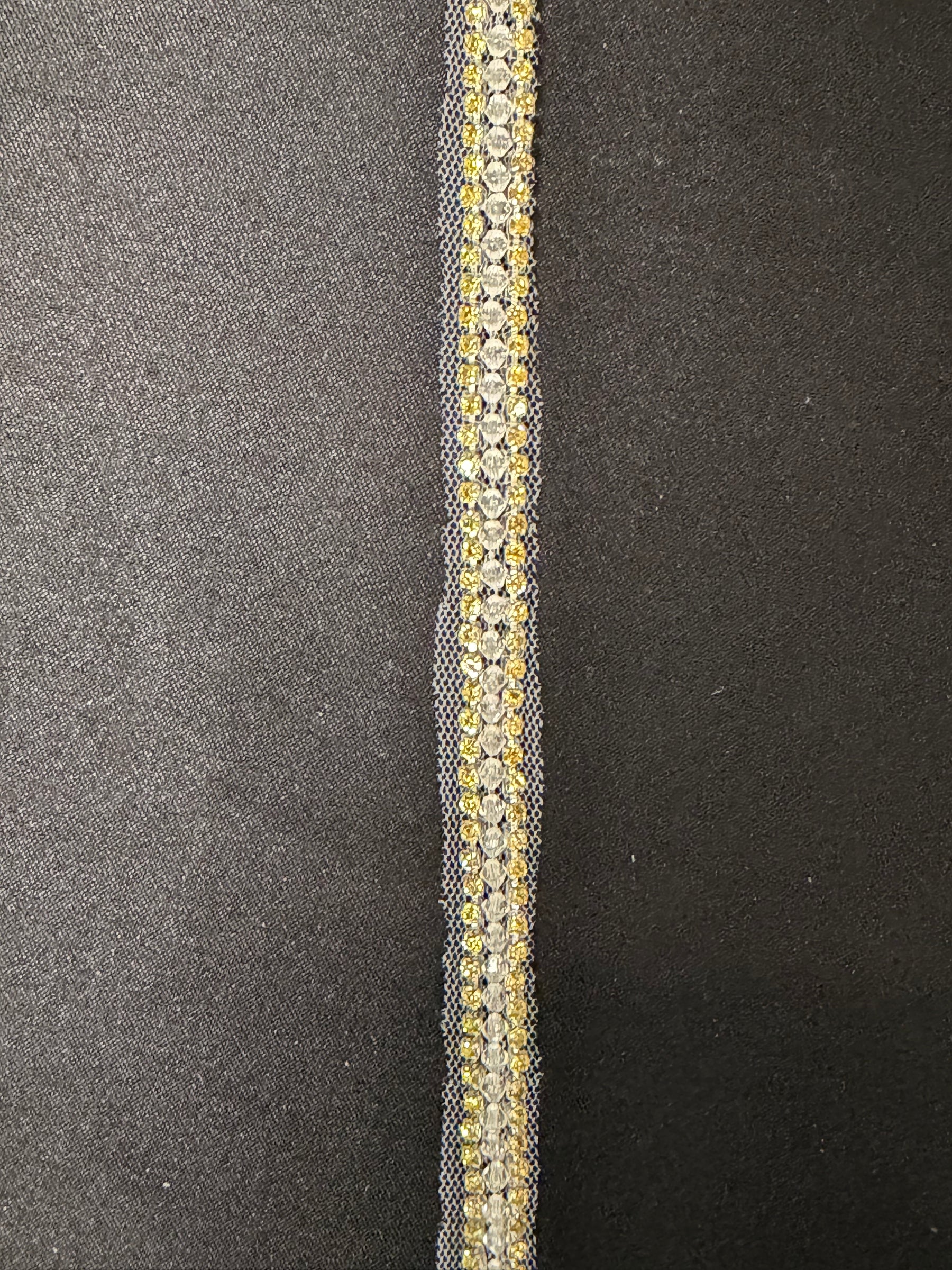 Goldkristall mit transparentem Perlenrand – T980