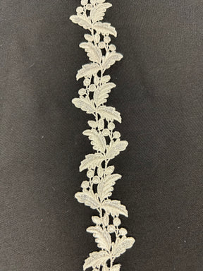 Elfenbeinfarbene Guipure-Spitzenborte - T319