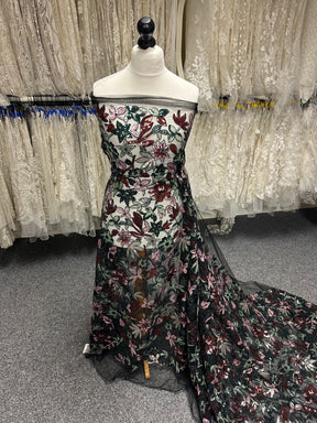 Schwarz mit mehrfarbiger Stickereispitze -EB3066