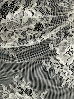 Elfenbeinfarbene Raschelspitze - P195