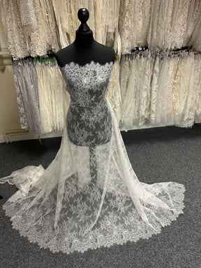 Elfenbeinfarbene Raschelspitze - P157