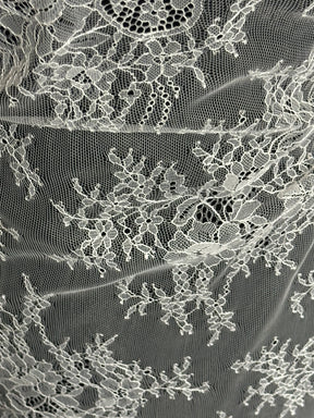 Elfenbeinfarbene Raschelspitze - P157