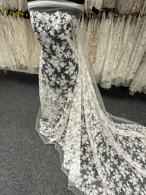 Elfenbeinfarbene, bestickte 3D-Spitze - EB5033