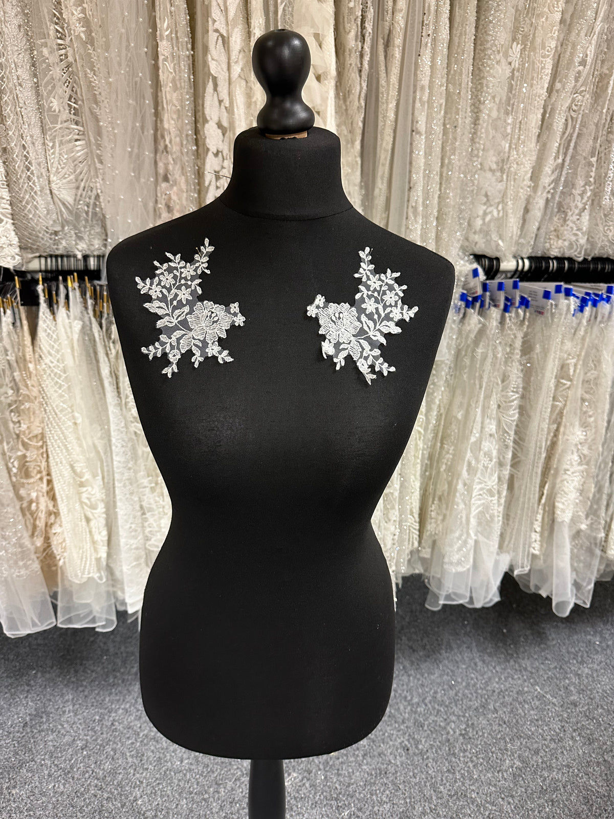 Ivory Embellished Lace Appliques - MT8004