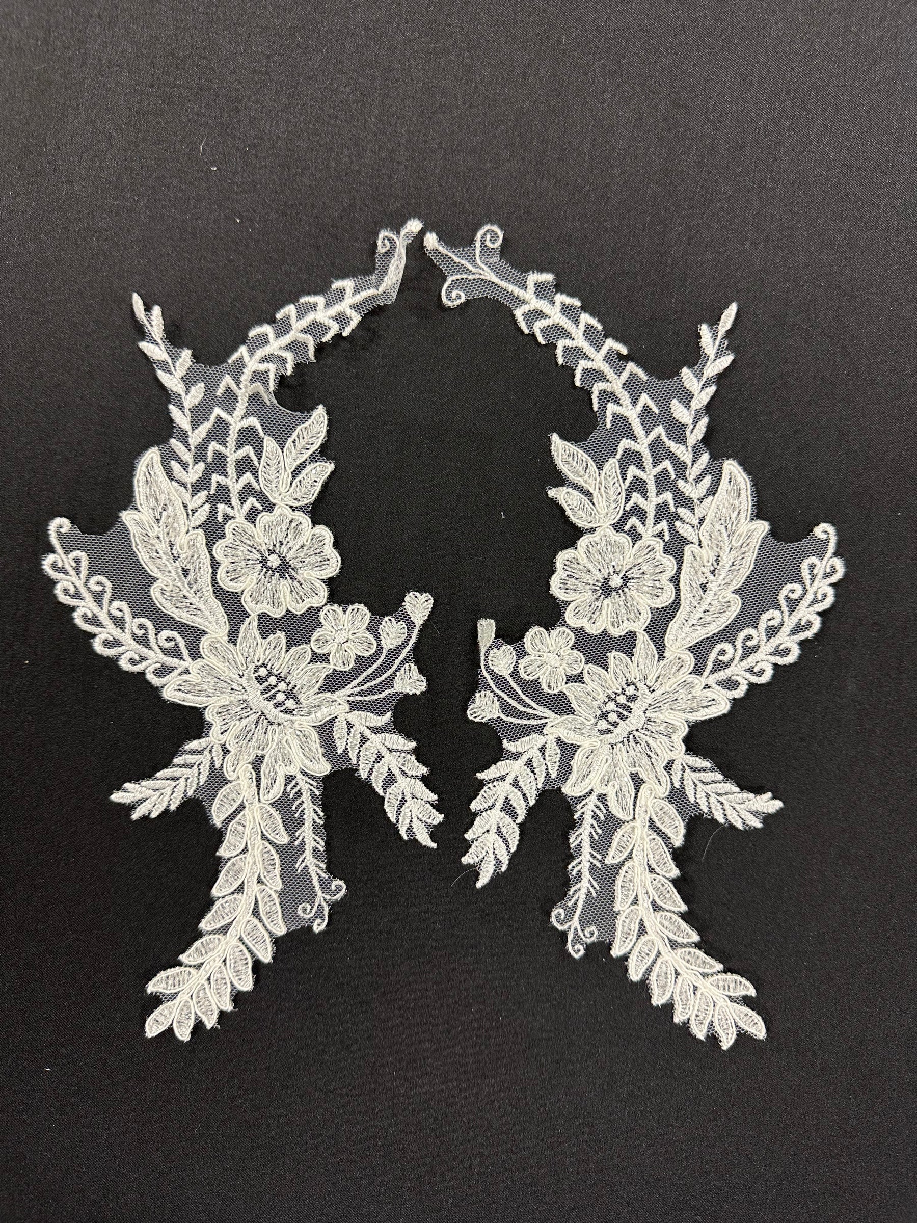 Elfenbeinfarbene Paillettenapplikationen – MT6002