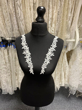 Ivory Guipure Lace Appliques - T696