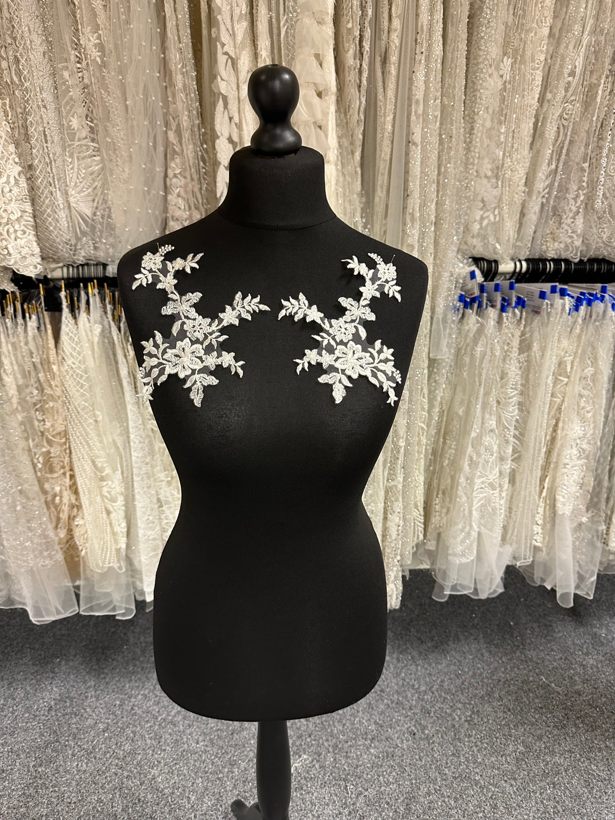 Ivory Embellished Lace Appliques - T326