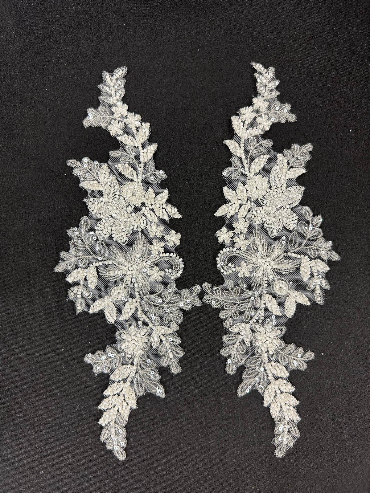 Elfenbeinfarbene Perlenapplikationen - MT4007