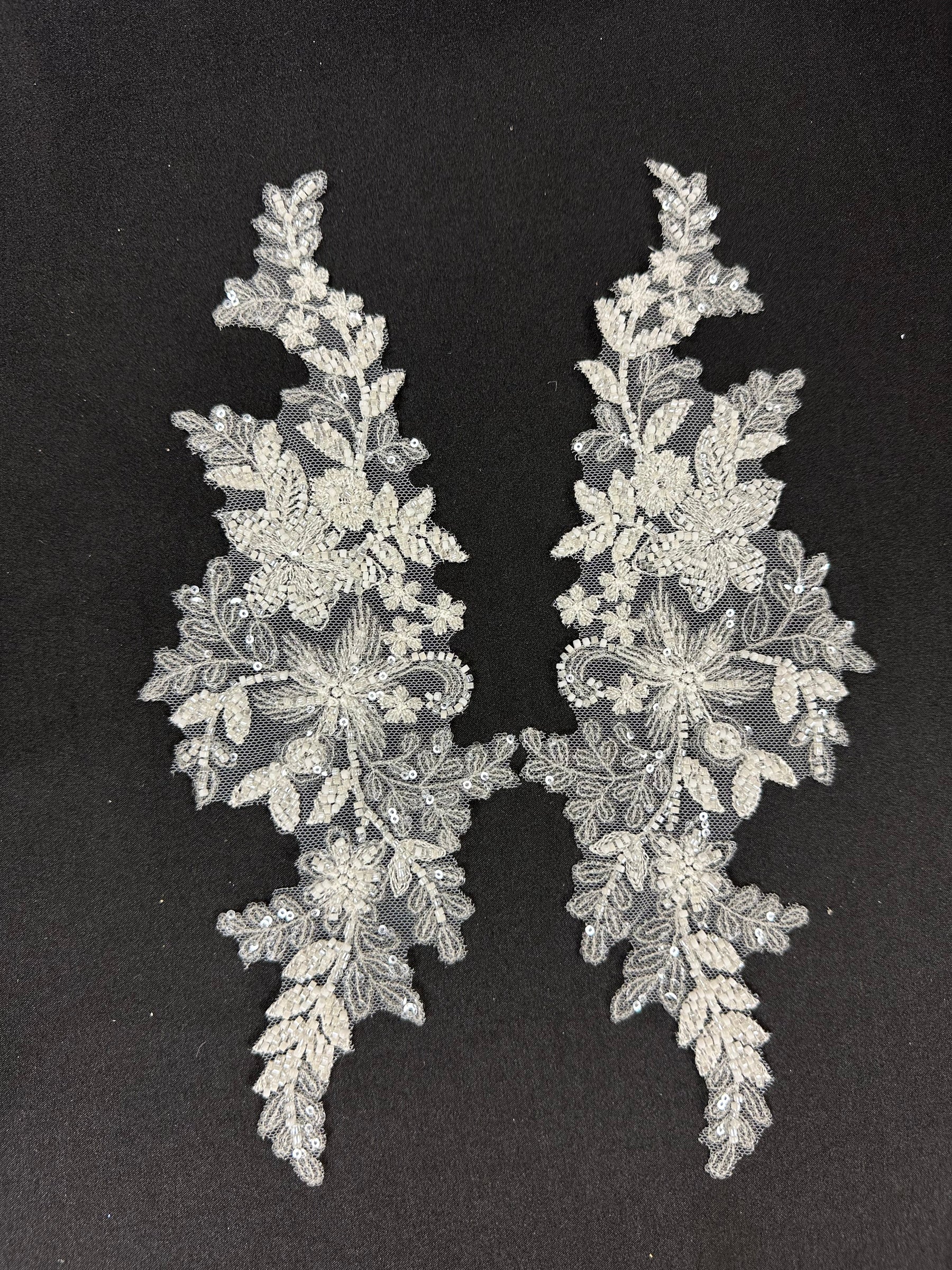 Elfenbeinfarbene Perlenapplikationen - MT4007