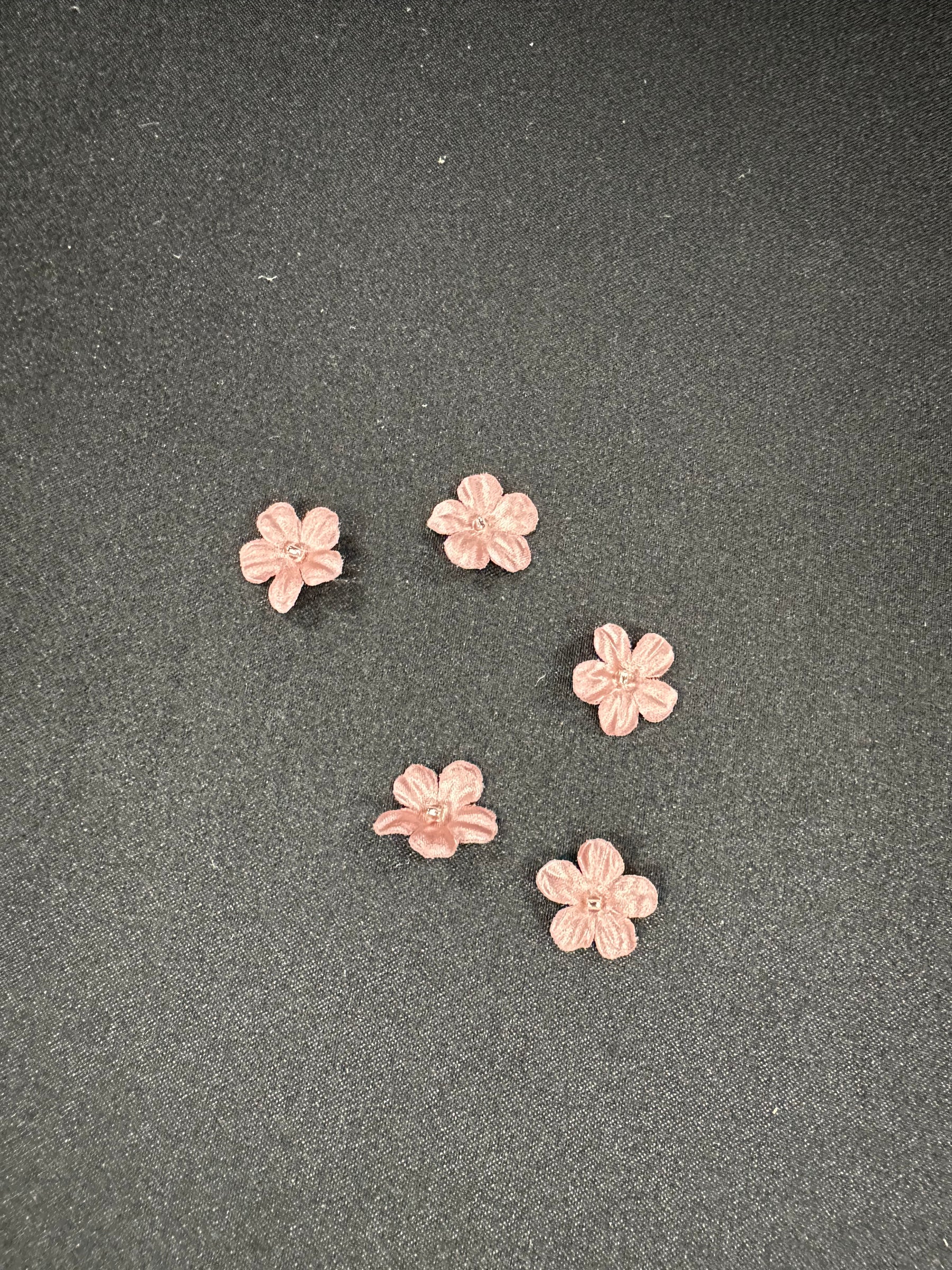 Hellrosa lasergeschnittene Blumen - M11 (Beutel mit 144 Stück)