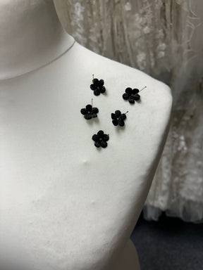Schwarze Satinblumen - M10 (Beutel mit 144 Stück)